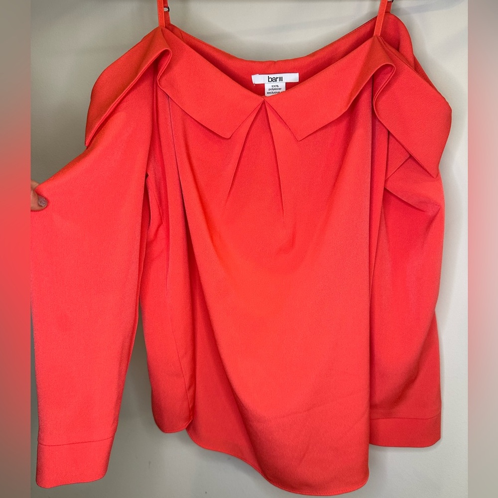 BAR III - Off shoulder coral top - S